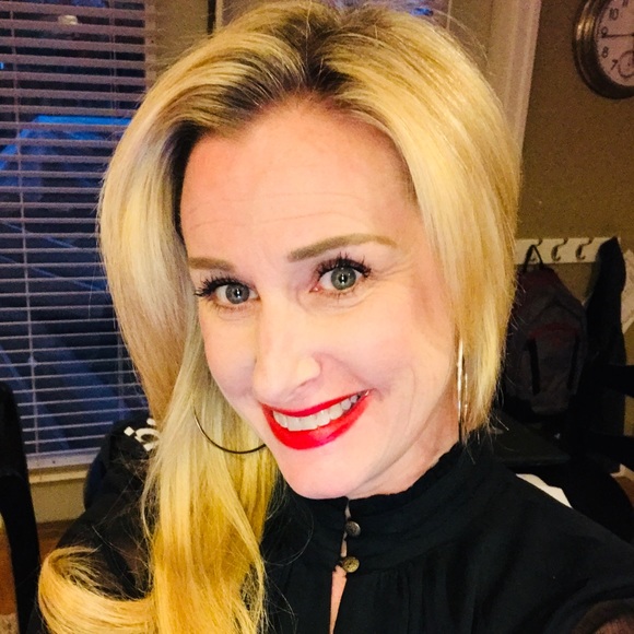 Meet your Posher, Amy - Picture 1 of 1